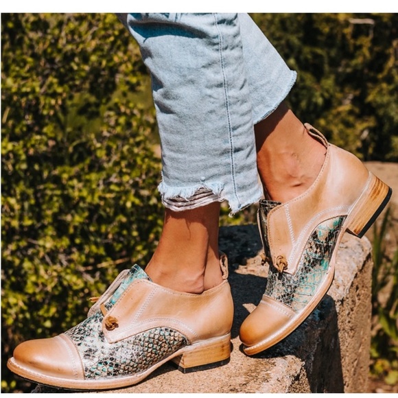 freebird Shoes - FreeBird Mabel Turquoise Black Faux Snakeskin Light Oxfords Size 8 VGUC